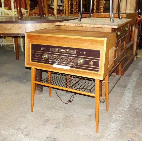 Stodola.cz - Radio with record player
