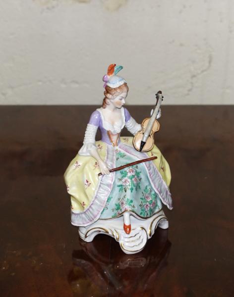 Stodola.cz - Statuette of a woman with a violin